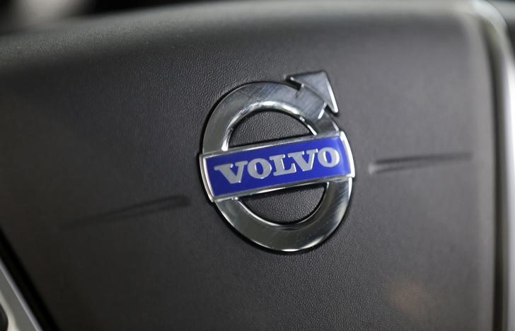 © Reuters. Las bolsas europeas suben impulsadas por Asia, Volvo lidera el alza 