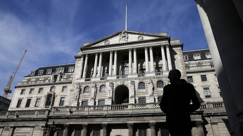 © Reuters. A pedestrians walks under an arch opposite the Bank of England in London