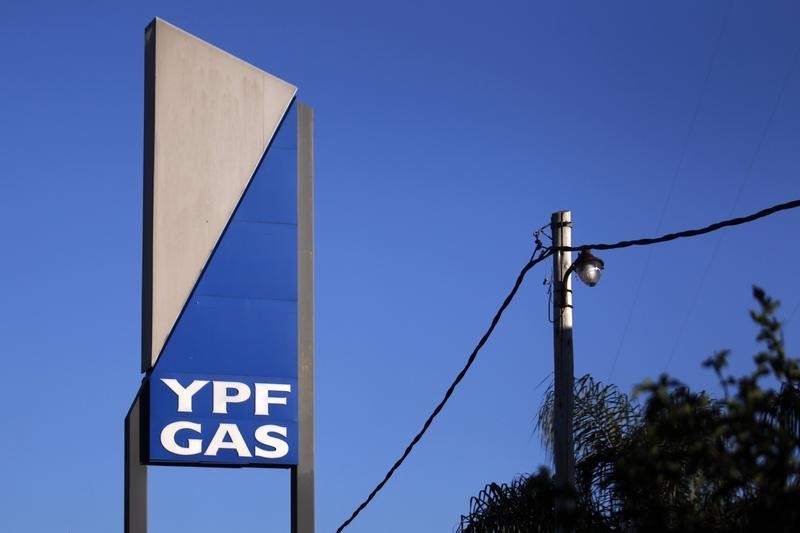 © Reuters. Логотип YPF Gas logo 