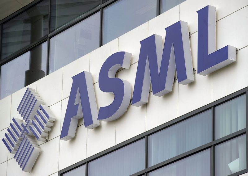 © Reuters. File photo of ASML's logo in Veldhoven