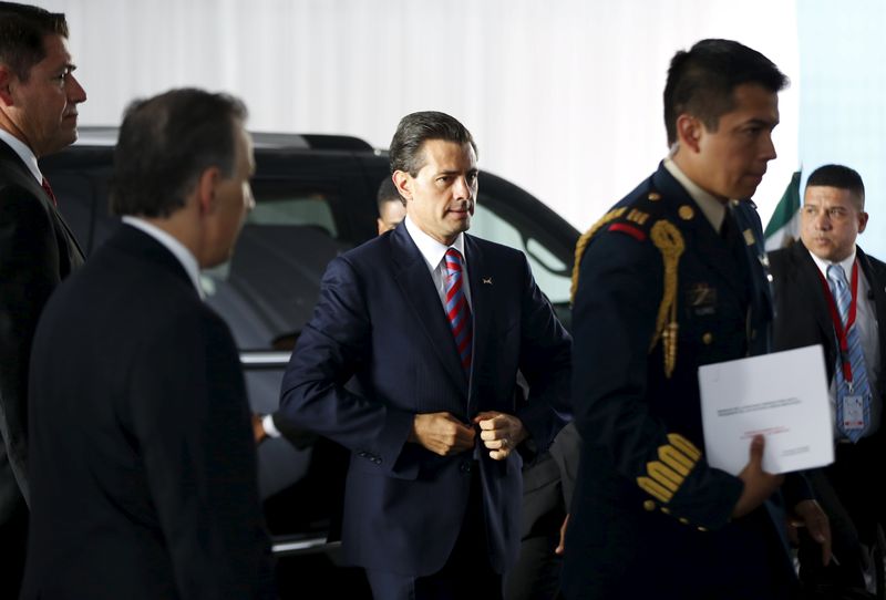 © Reuters. Mexico's President Enrique Pena Nieto arrives for the first plenary session of the VII Summit of the Americas in Panama City
