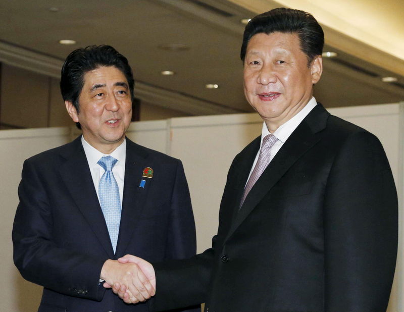 © Reuters. آبي التقى الرئيس الصيني على هامش القمة الأفريقية الآسيوية