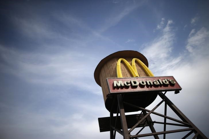 © Reuters. Los ingresos trimestrales de McDonald's registran una caída del 11 por ciento