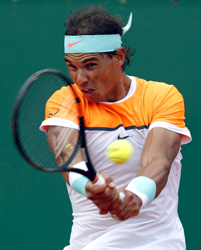 © Reuters. Nadal pasa con comodidad el test de Almagro en Barcelona