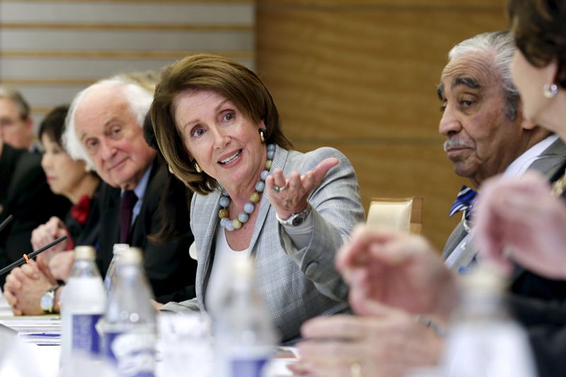 © Reuters. U.S. Democratic Leader, Representative Nancy Pelosi introduces her colleague members of the U.S. House of Representatives during talks with Japan's Prime Minister Shinzo Abe in Tokyo 