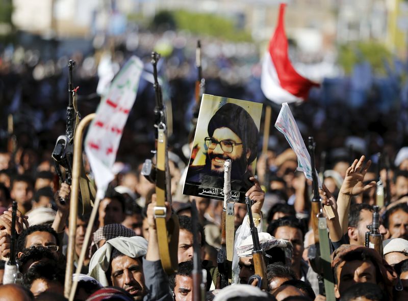 © Reuters. Manifestação contra ataques da Arábia Saudita no Iêmen