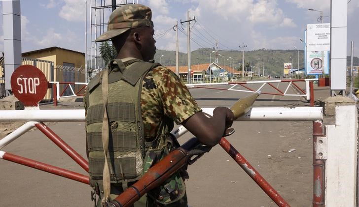 © Reuters. حكومة الكونجو:قوات رواندية تعبر الى الكونجو وتصيب جنديا