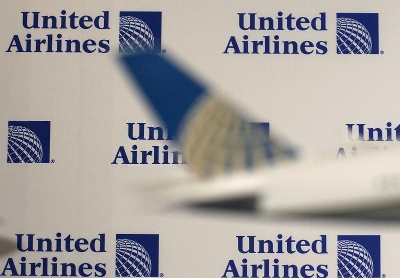 © Reuters. Logos are pictured on a wall before a news conference announcing the merger between Continental Airlines and United Airlines in New York