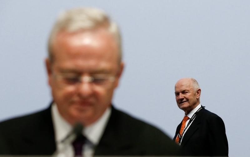 © Reuters. Chairman of the supervisory board of German carmaker Volkswagen Piech walks beside President and CEO of Porsche Automobil Holding SE Winterkorn as they attend the annual shareholders meeting of Porsche in Leipzig