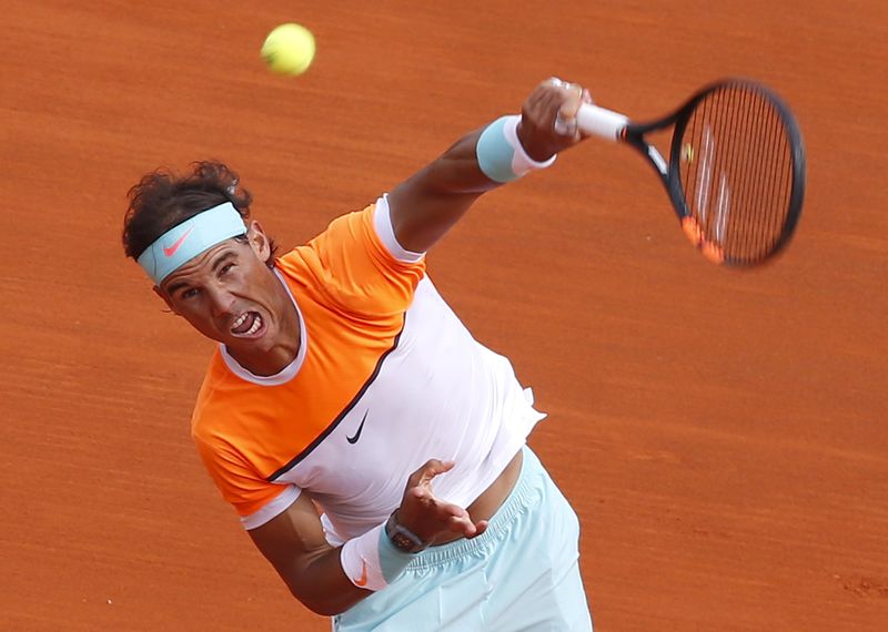 © Reuters. Nadal of Spain serves during his men's singles semi-final tennis match against Djokovic of Serbia at the Monte Carlo Masters in Monaco