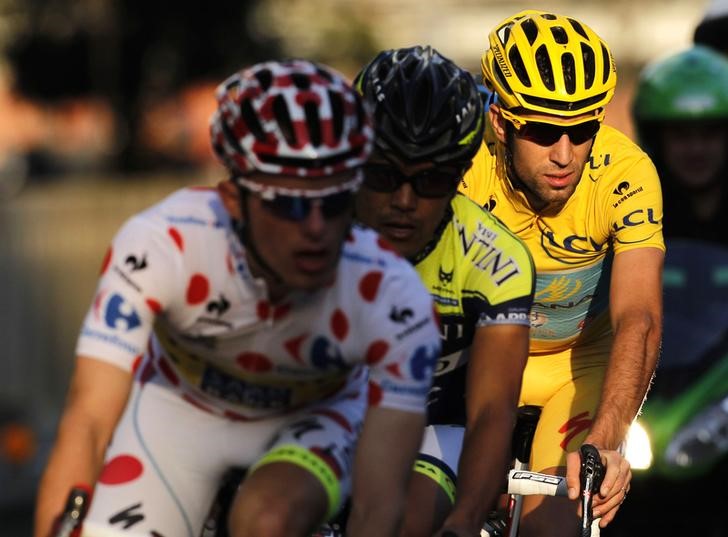 © Reuters. Astana team rider Vincenzo Nibali of Italy cycles during the Tour de France Saitama Criterium race in Saitama