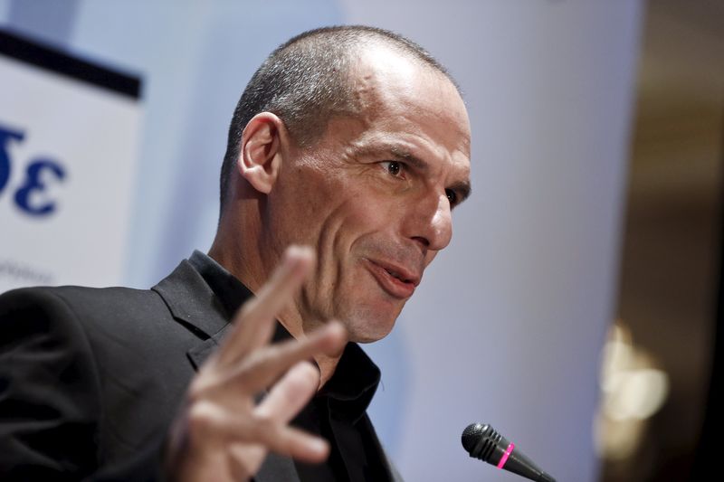 © Reuters. Greek Finance Minister Varoufakis delivers a speech during a banking conference in Athens