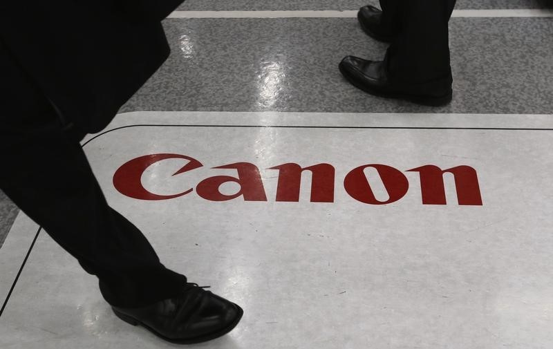 © Reuters. CANON PROLONGE SON OFFRE SUR LE GROUPE DE VIDÉOSURVEILLANCE SUÉDOIS AXIS