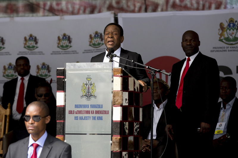 © Reuters. Zulu King Goodwill Zwelithini addresses a meeting in Durban,