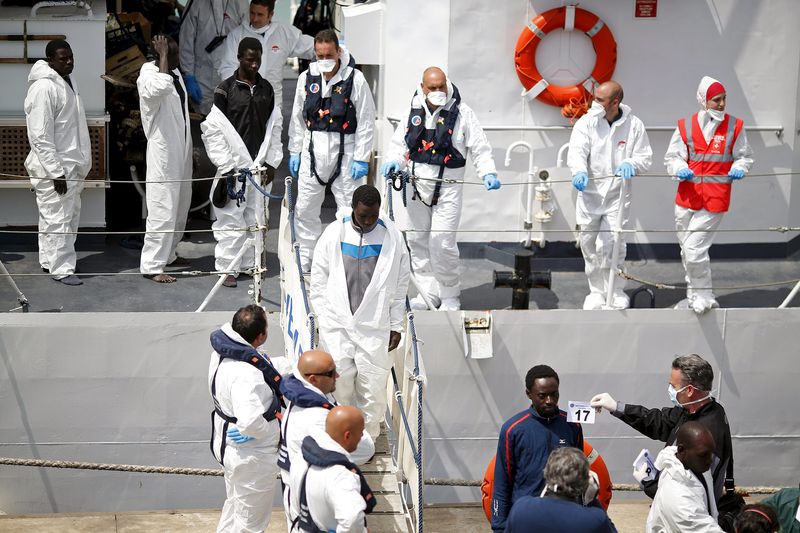 © Reuters. الأمم المتحدة ترحب بخطة أوروبية لانقاذ سفن اللاجئين