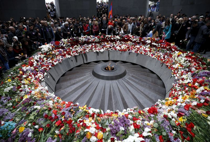 © Reuters. Cerimônia do centenário do assassinato em massa de armênios pelos turcos otomanos em Yerevan