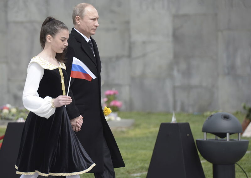 © Reuters. Russia's President Putin attends commemoration ceremony marking centenary of mass killing of Armenians by Ottoman Turks in Yerevan