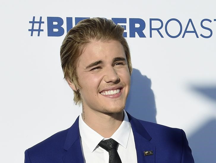 © Reuters. Cantor Justin Bieber posa para fotos durante programa do canal Comedy Central em Culver City, Califórnia