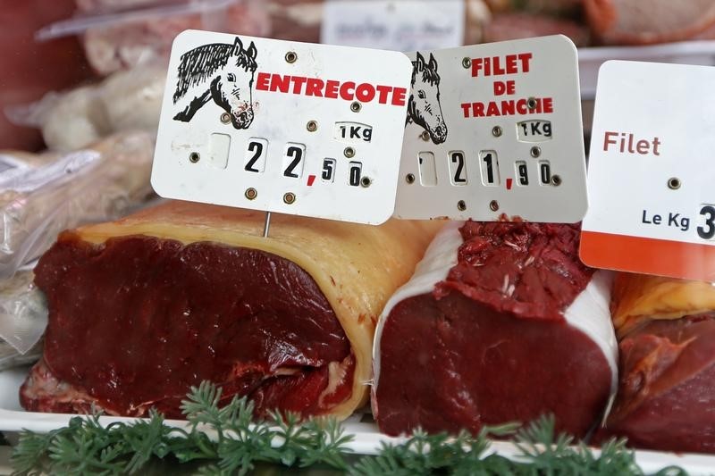 © Reuters. Cuts of horsemeat are displayed in a shop window at the 'Serge Guerinet' horse butchery in Rosny-sous-Bois