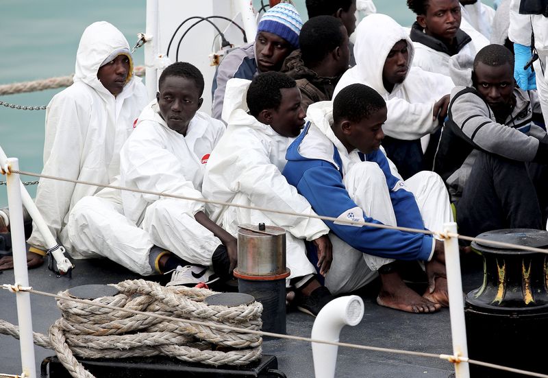 © Reuters. العفو الدولية: مهمة إنقاذ المهاجرين يجب أن تقترب من سواحل ليبيا