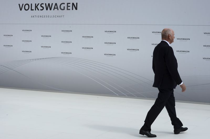 © Reuters. Piech, chairman of the supervisory board of Volkswagen, is pictured during a welcoming ceremony at the plant of German carmaker Volkswagen in Wolfsburg