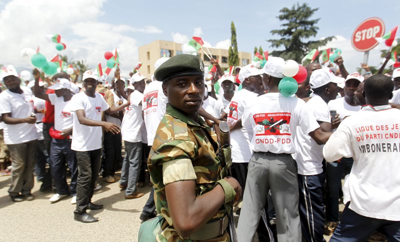 © Reuters. شرطة بوروندي تطلق الغاز المسيل للدموع لتفرقة محتجين