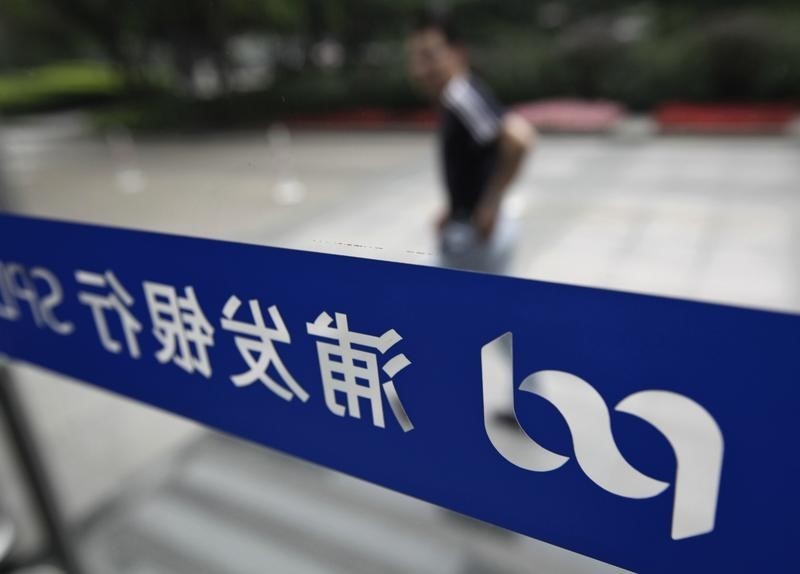 © Reuters. نزوح الخبرات من بنوك الدولة في الصين بسبب خفص الأجور والحوافز