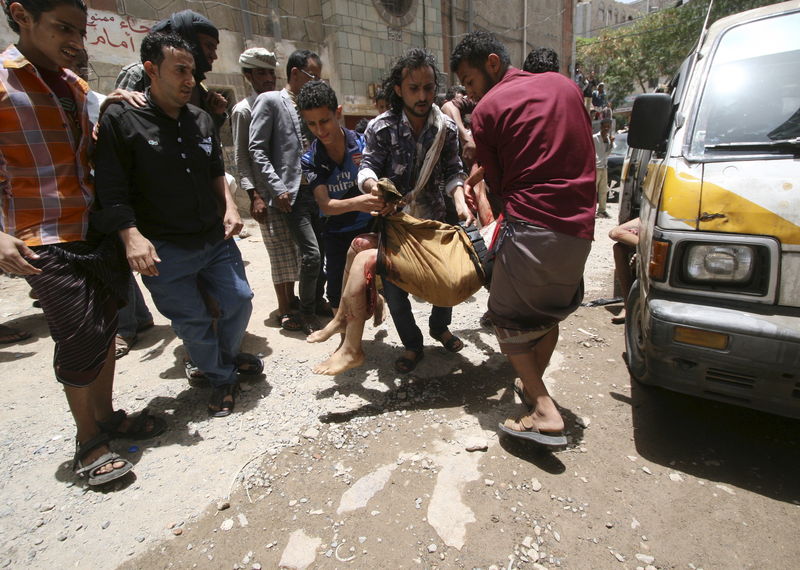 © Reuters. Una milicia yemení recupera terreno frente a los hutíes en Taiz