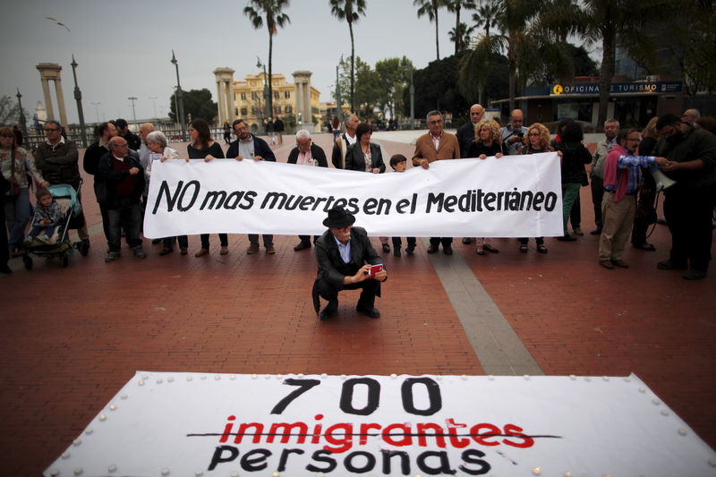 © Reuters. People hold a banner reading "No more deaths in the Mediterranean" during a protest against the current immigration policy of the European Union in Malaga