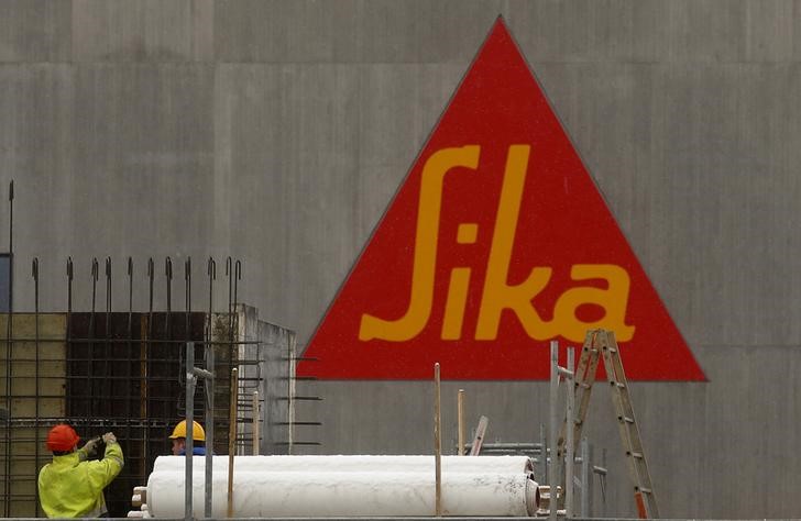 © Reuters. The company's logo of Swiss chemicals group Sika is seen at an office building in Zurich