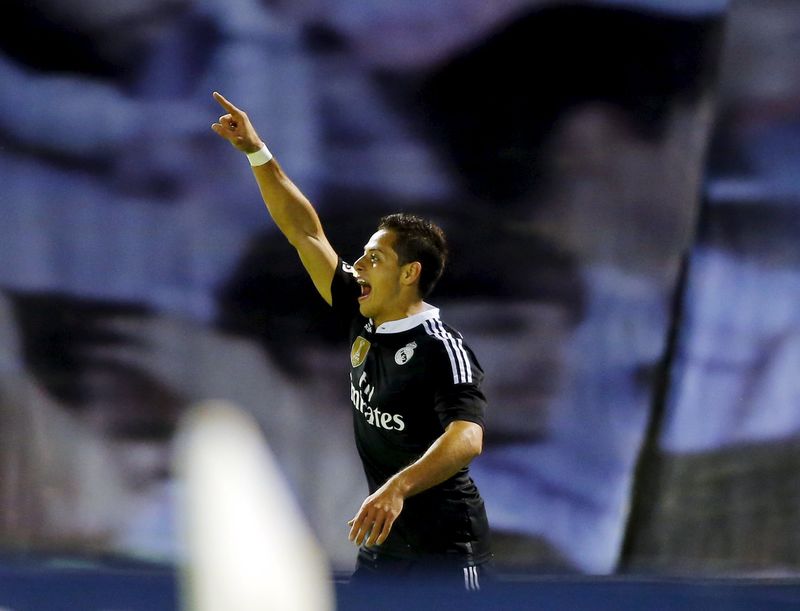 © Reuters. Real Madrid's Chicharito celebrates his goal against Celta Vigo during their Spanish first division soccer match at Balaidos stadium in Vigo