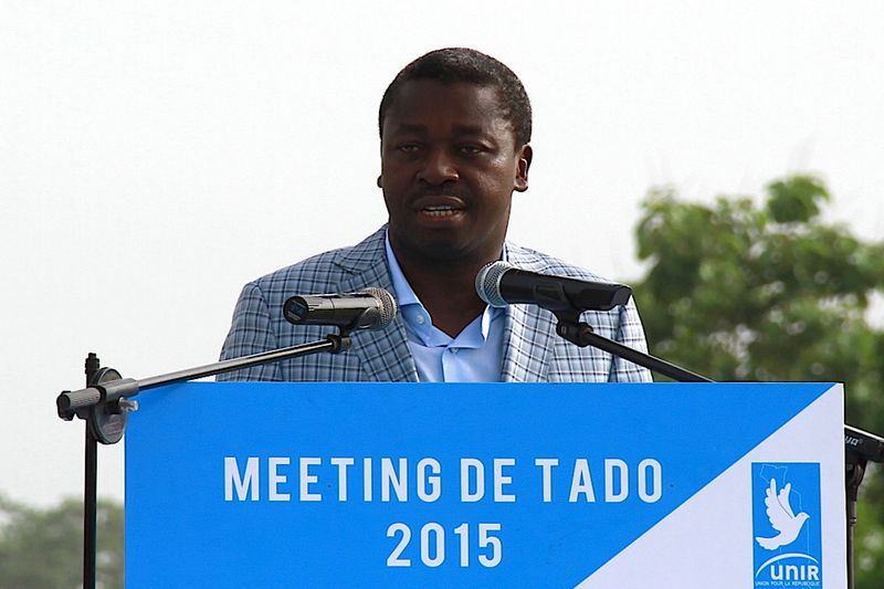 © Reuters. Incumbent presidential candidate Faure Gnassingbe speaks at a campaign rally in Tado