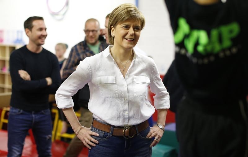 © Reuters. Nicola Sturgeon, the leader of the Scottish National Party, visits Jump Gymnastics community club in Cumbernauld during a campaign event, Scotland