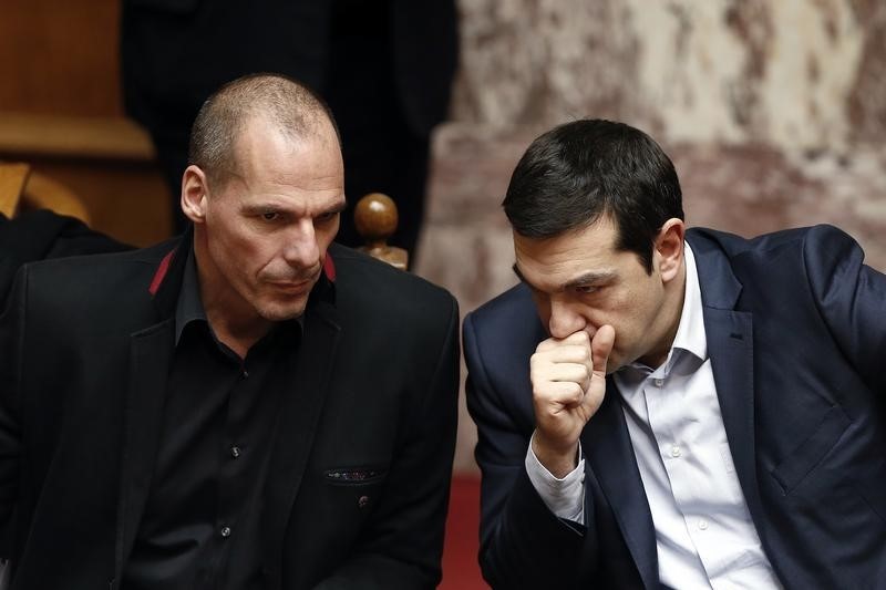 © Reuters. Greek PM Tsipras and Finance Minister Varoufakis look on during the first round of a presidential vote at the Greek parliament in Athens
