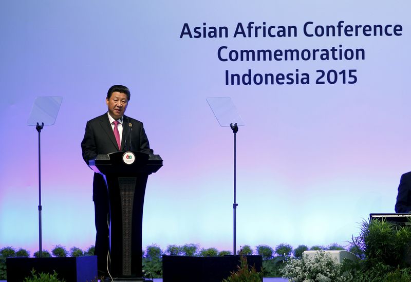 © Reuters. China's President Xi Jinping delivers a speech at a plenary session during the Asian-African Conference in Jakarta