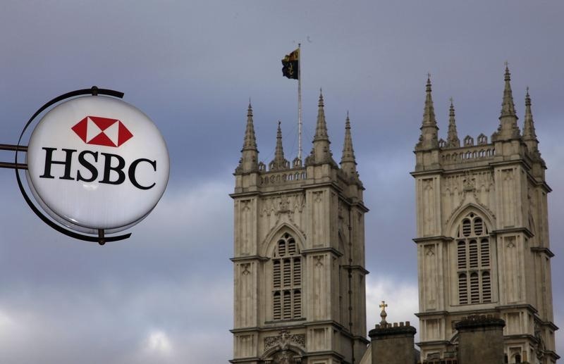 © Reuters. A branch of HSBC bank is seen near Westminster Abbey, in central London