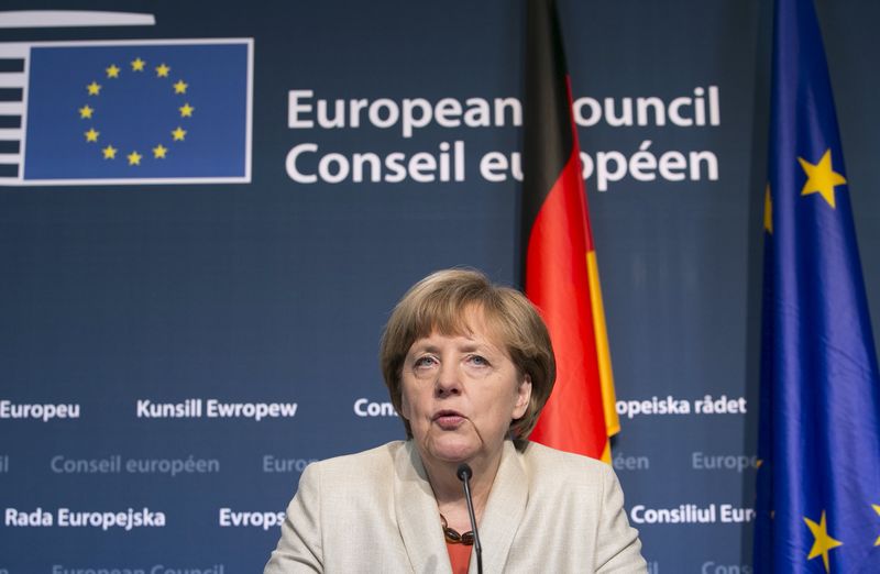 © Reuters. German Chancellor Merkel addresses a news conference after an European Union extraordinary summit seeking for a solution to the migrants crisis in Brussels 