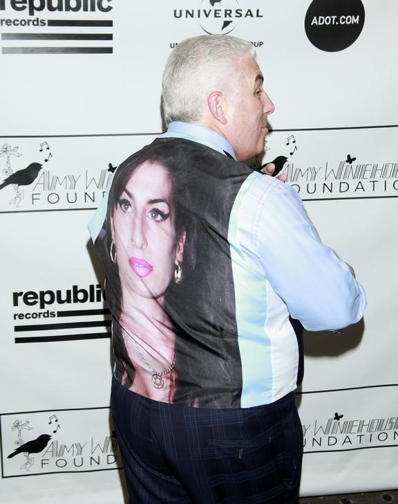 © Reuters. Pai da falecida cantora Amy Winehouse, Mitch Winehouse, durante evento em Nova York