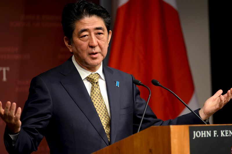 © Reuters. Japanese Prime Minister Shinzo Abe answers questions at the John F. Kennedy School of Government at Harvard University in Cambridge