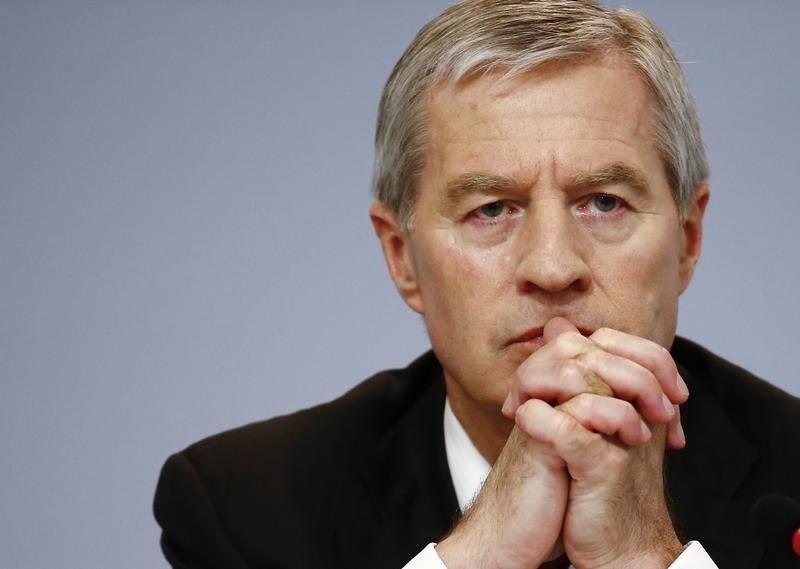 © Reuters. Fitschen, co-CEO of Deutsche Bank, attends a news conference in Frankfurt