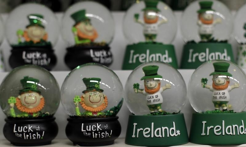 © Reuters. Ornaments are displayed in a gift shop in Dublin as Ireland goes to the polls on the fiscal treaty referendum