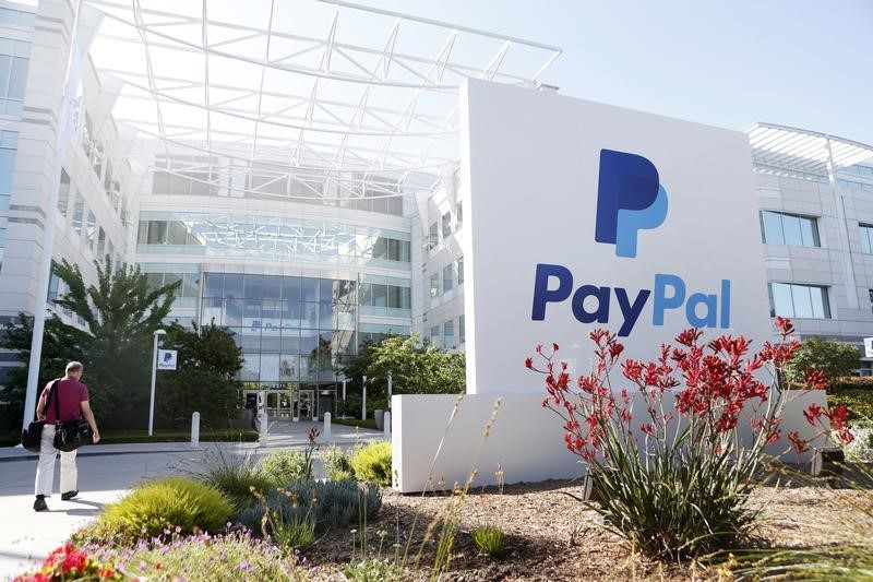 © Reuters. A PayPal sign is seen at an office building in San Jose, California