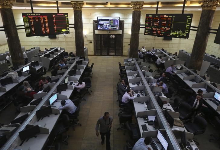 © Reuters. بورصة مصر تهبط لأدنى مستوى في 4 أشهر وأسواق الخليج مستقرة