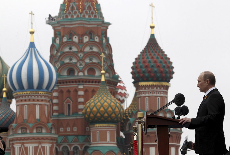 © Reuters. File photo of Russian President Putin making a speech during the Victory Parade on Moscow's Red Square