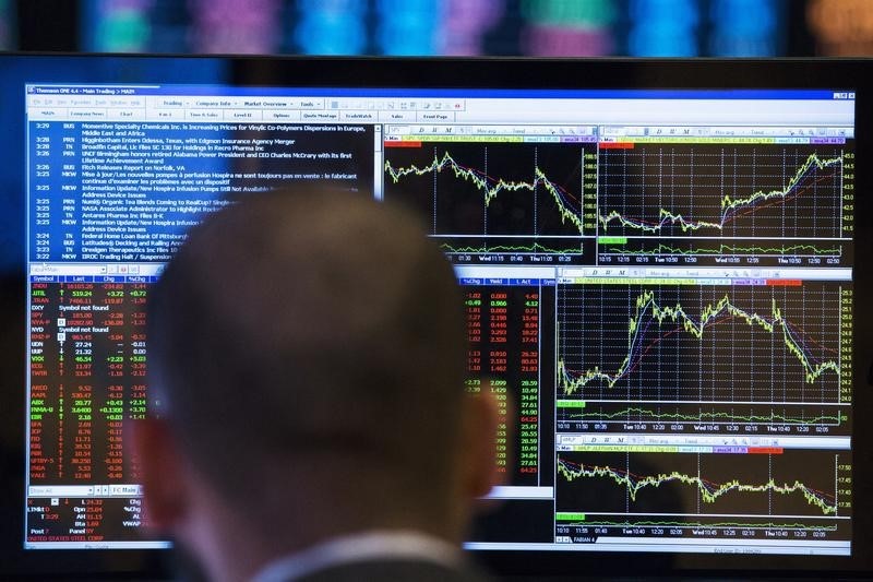 © Reuters. A trader looks at his screen as he works on the floor of the New York Stock Exchange