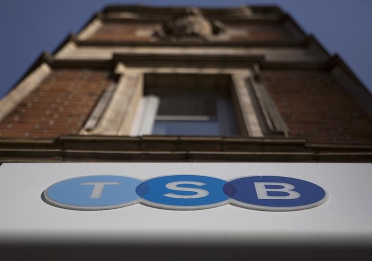 © Reuters. TSB A PLUS QUE DOUBLÉ SON BÉNÉFICE AU 1ER TRIMESTRE