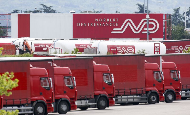 © Reuters. LE TRANSPORTEUR NORBERT DENTRESSANGLE RACHETÉ PAR L'AMERICAIN XPO LOGISTICS