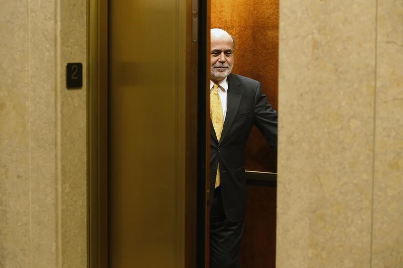 © Reuters. Elevator door closes on Bernanke as he leaves his office for the last time before his retirement, at the U.S. Federal Reserve in Washington