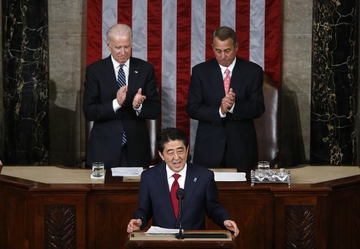 © Reuters. Premiê japonês, Shinzo Abe, discursa no Congresso dos EUA