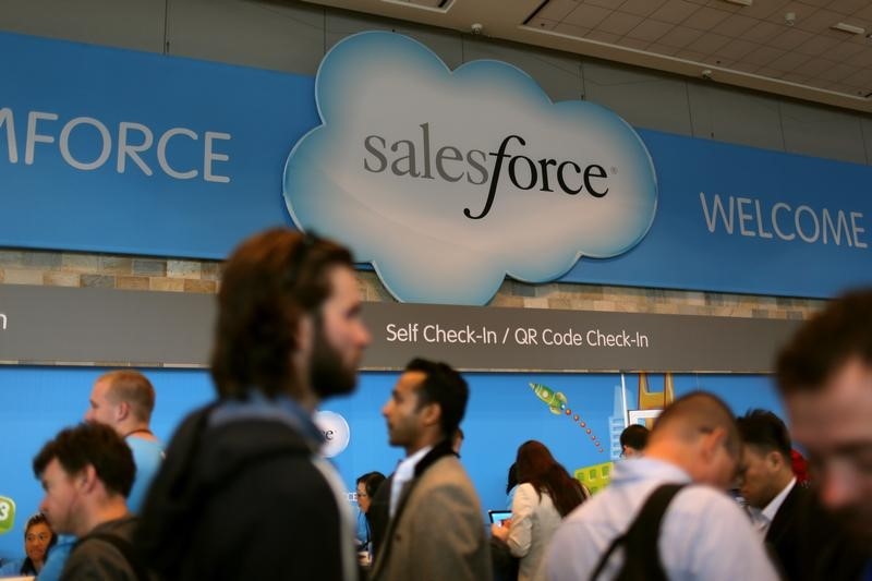 © Reuters. Salesforce sign is seen as attendees make their way through Moscone Center during the company's annual Dreamforce event, in San Francisco